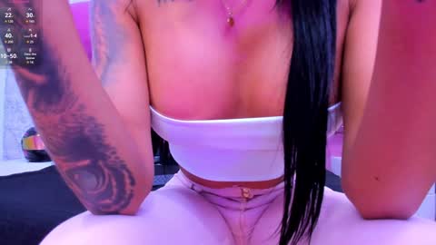 Snapshot of meganfoxxi_ chatting on December 18, 2024, 8:36 pm MeganFOXXI online show from December 18, 2024, 8:36 pm
