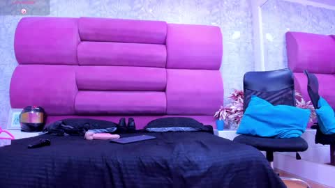 Snapshot of meganfoxxi_ chatting on January 19, 2025, 11:32 pm MeganFOXXI online show from January 19, 2025, 11:32 pm