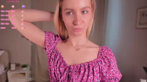 Snapshot of meganhenns chatting on June 6, 2026, 12:54 pm Elly online show from June 6, 2026, 12:54 pm