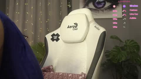 Snapshot of meganiex chatting on October 25, 2025, 1:24 am MeganieX online show from October 25, 2025, 1:24 am