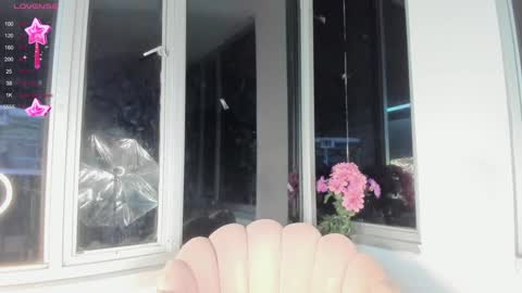 Snapshot of megann__sweet chatting on December 19, 2024, 10:24 am Mara online show from December 19, 2024, 10:24 am