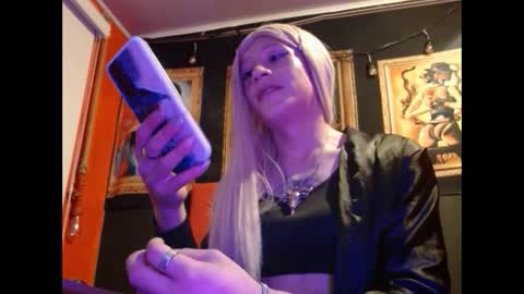 megannixx online show from October 7, 2025, 4:42 am