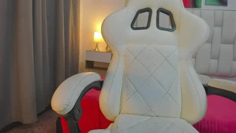 Megan Queen online show from May 5, 2026, 12:46 pm