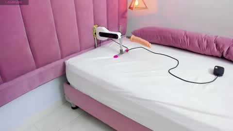 Megan  online show from November 24, 2025, 7:35 pm