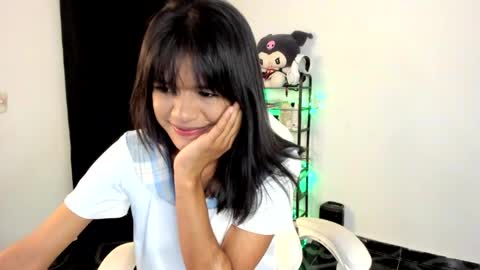 Snapshot of meganthompsonn chatting on April 1, 2026, 3:51 am Megan online show from April 1, 2026, 3:51 am