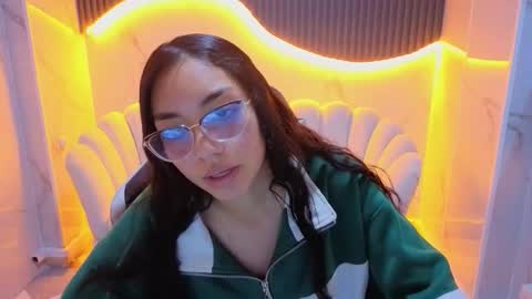 Snapshot of meganyin_b chatting on December 15, 2025, 8:02 pm Megan online show from December 15, 2025, 8:02 pm