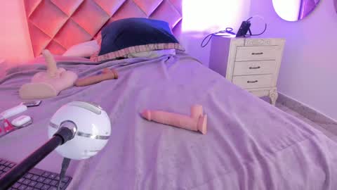 Snapshot of megaraowen_ chatting on February 7, 2025, 7:29 am M E G A R A online show from February 7, 2025, 7:29 am