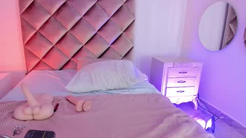 Snapshot of megaraowen_ chatting on February 12, 2025, 7:44 am M E G A R A online show from February 12, 2025, 7:44 am