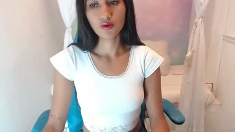 Snapshot of meggan_james chatting on December 3, 2025, 11:52 am M E G A N N online show from December 3, 2025, 11:52 am