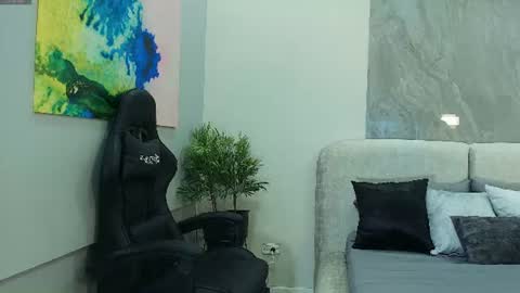 MEGGAN LUXX online show from August 3, 2026, 11:05 am