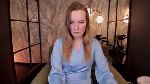 Meggy online show from November 14, 2025, 1:43 pm