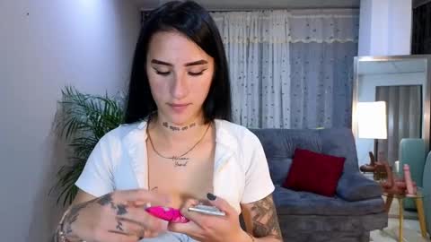 Snapshot of mei_naughtycat chatting on February 10, 2025, 1:03 am Mei online show from February 10, 2025, 1:03 am