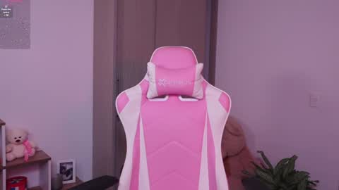 meiis3 online show from March 9, 2025, 11:35 pm