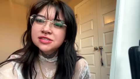 Snapshot of meileemeii chatting on February 14, 2025, 7:33 pm Goddess Meilee online show from February 14, 2025, 7:33 pm