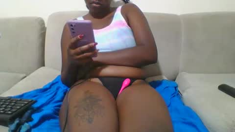 pretty online show from March 2, 2025, 6:19 pm