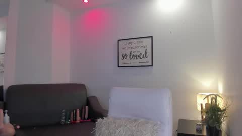 melan_owen online show from November 30, 2025, 11:03 am