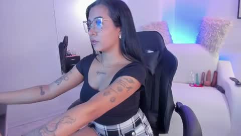 melan_owen online show from July 24, 2026, 2:04 pm
