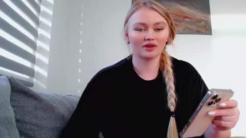 Snapshot of melani_a chatting on January 19, 2026, 12:31 pm Melania online show from January 19, 2026, 12:31 pm