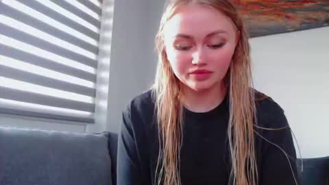 Snapshot of melani_a chatting on March 10, 2026, 3:39 pm Melania online show from March 10, 2026, 3:39 pm