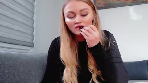 Snapshot of melani_a chatting on March 12, 2026, 10:43 am Melania online show from March 12, 2026, 10:43 am