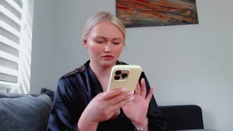 Snapshot of melani_a chatting on July 2, 2026, 12:11 pm Melania online show from July 2, 2026, 12:11 pm