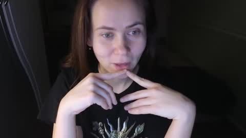 Mila online show from November 18, 2025, 8:35 pm