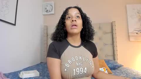 Snapshot of melania_xtreme chatting on November 2, 2025, 2:03 am melania_xtreme online show from November 2, 2025, 2:03 am