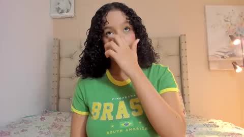 Snapshot of melania_xtreme chatting on November 27, 2025, 2:35 am melania_xtreme online show from November 27, 2025, 2:35 am