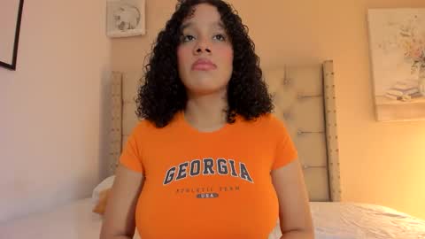 Snapshot of melania_xtreme chatting on December 15, 2025, 2:38 am melania_xtreme online show from December 15, 2025, 2:38 am