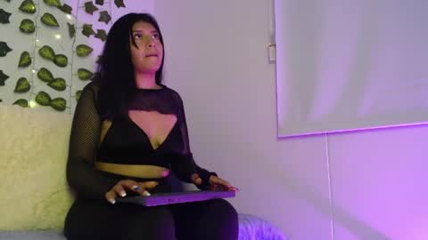 Snapshot of melanie_18_ chatting on May 27, 2026, 11:24 pm melanie online show from May 27, 2026, 11:24 pm