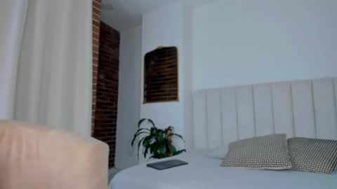 melanie_diaz online show from December 14, 2025, 6:12 pm