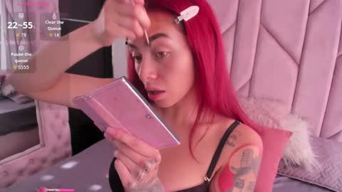 Melanie roux  online show from November 8, 2025, 12:27 pm