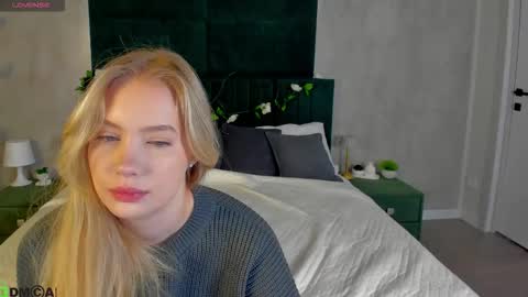 Melanie online show from December 4, 2025, 1:04 am