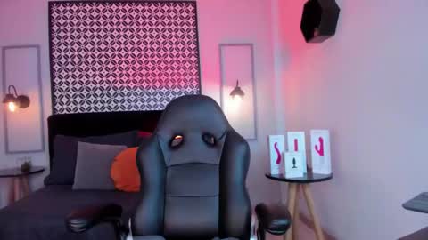 Melanie online show from November 27, 2025, 10:34 pm