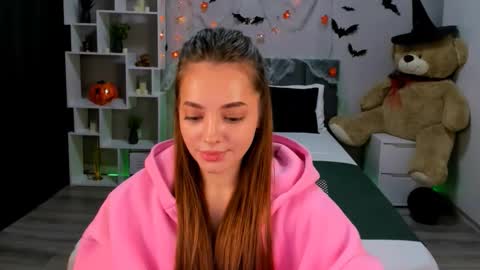 MelanieAlves online show from October 19, 2025, 6:30 pm