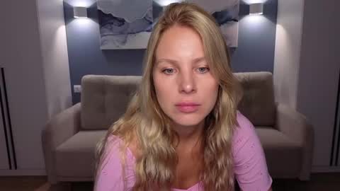 Snapshot of melaniebennett chatting on September 18, 2025, 6:04 am Melanie Bennett online show from September 18, 2025, 6:04 am