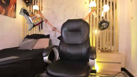 Snapshot of melaniegh_ chatting on October 26, 2025, 11:27 am Melanie  online show from October 26, 2025, 11:27 am