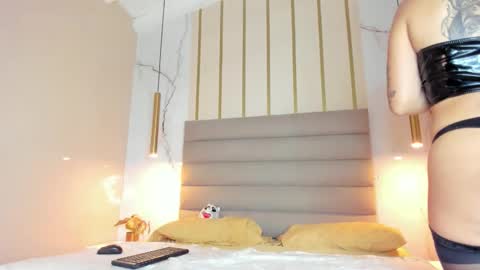 Snapshot of melanieroux chatting on January 16, 2026, 8:02 pm Melanie Roux online show from January 16, 2026, 8:02 pm