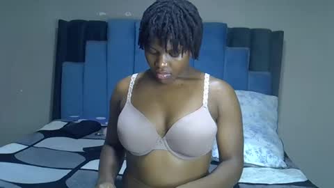 Snapshot of melanin_moon chatting on May 31, 2026, 9:49 pm Moon online show from May 31, 2026, 9:49 pm