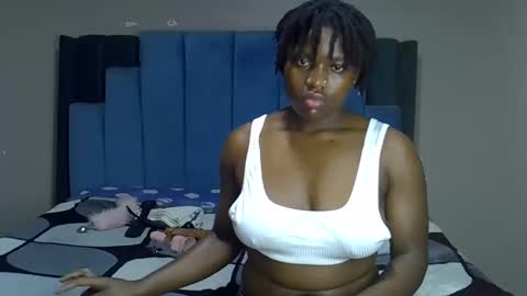 Snapshot of melanin_moon chatting on June 4, 2026, 2:45 pm Moon online show from June 4, 2026, 2:45 pm