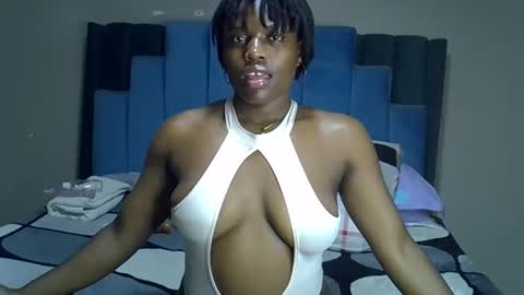 Snapshot of melanin_moon chatting on June 7, 2026, 1:21 am Moon online show from June 7, 2026, 1:21 am
