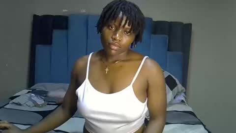 Snapshot of melanin_moon chatting on June 9, 2026, 1:50 am Moon online show from June 9, 2026, 1:50 am