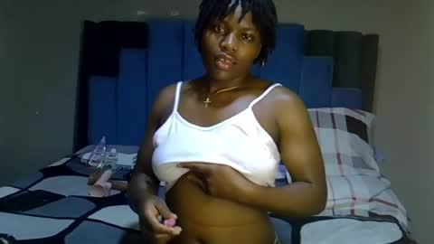 Snapshot of melanin_moon chatting on June 12, 2026, 11:20 am Moon online show from June 12, 2026, 11:20 am