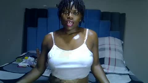 Snapshot of melanin_moon chatting on June 23, 2026, 11:19 am Moon online show from June 23, 2026, 11:19 am