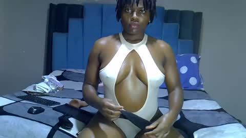 Snapshot of melanin_moon chatting on June 28, 2026, 12:33 pm Moon online show from June 28, 2026, 12:33 pm