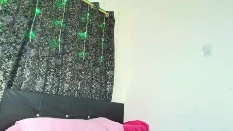 melannia_hills online show from September 19, 2025, 7:21 am