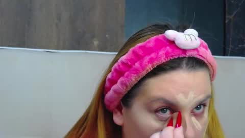 Snapshot of melanniebrown chatting on December 17, 2025, 6:41 am melanniebrown online show from December 17, 2025, 6:41 am