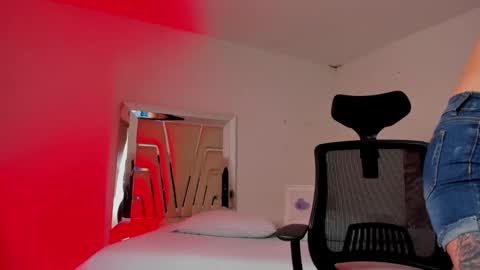 MelanyLuv online show from September 11, 2025, 11:05 pm