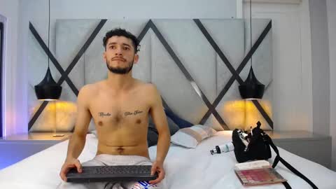 melanyandethan online show from October 22, 2025, 10:53 pm