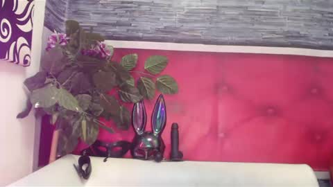 melhiza online show from March 6, 2025, 1:24 pm